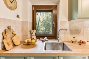 Køleskab, mikrobølgeovn, ovn, kogeplade