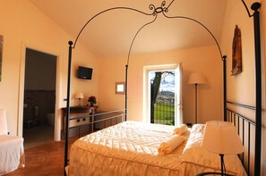 8 bedrooms, iron/ironing board, free WiFi, bed sheets - Villa "Arnilù" with Private Pool & Wi-Fi (San Gimignano)