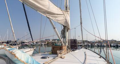 Barco "Quo Vadis Yacht" con vistas al mar, terraza privada y Wi-Fi