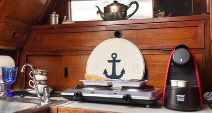 Boat "Quo Vadis Yacht" with Sea View, Private Terrace & Wi-Fi
