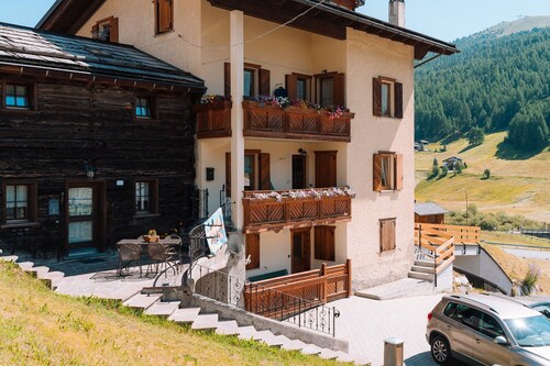 Holiday Apartment 'Casa Silvia' with Mountain View, Terrace & Wi-Fi