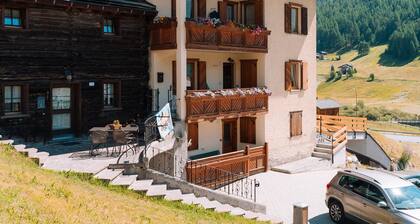 Holiday Apartment 'Casa Silvia' with Mountain View, Terrace & Wi-Fi