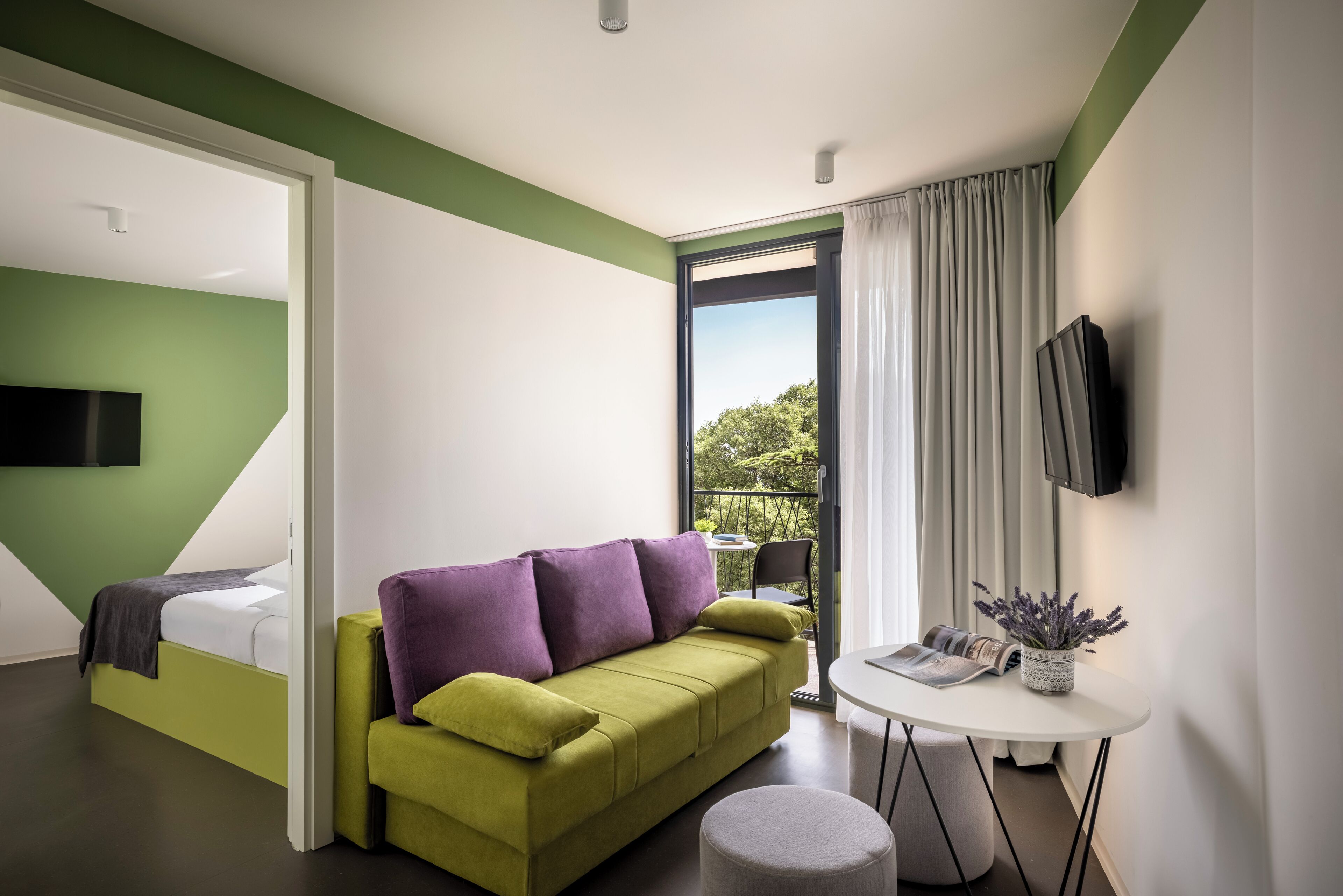 Bureau, espace de travail pour ordinateur portable