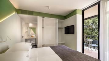 Desk, laptop workspace, soundproofing, free WiFi