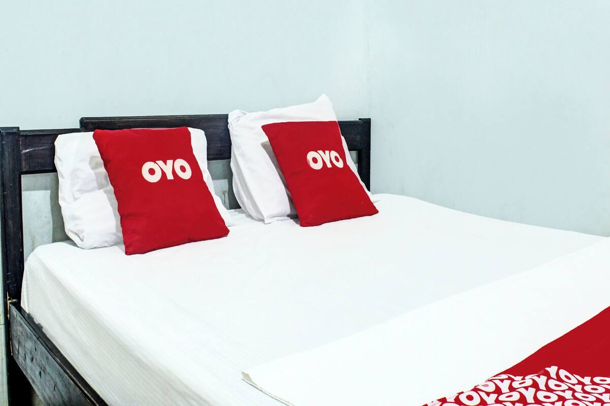 Espacio para trabajar con un portátil, wifi gratis, ropa de cama