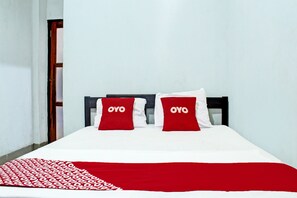 Habitación doble Deluxe | Espacio para trabajar con laptop, wifi gratis y ropa de cama 