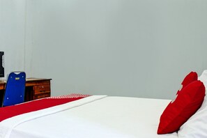 Habitación doble Deluxe | Espacio para trabajar con laptop, wifi gratis y ropa de cama 
