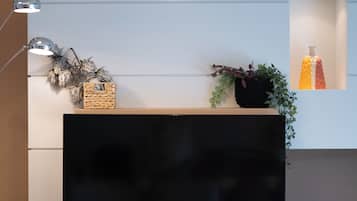 City Apartment | Living area
