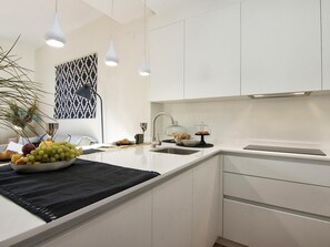 ثلاجة، ميكروويف، فرن، غسالة أطباق