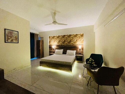 Tulip Hotel & Apartments - DHA