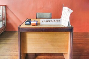 Reception - OYO 91926 Serayu Sumbersari Homestay (Malang)