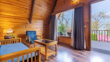 Luxe cottage | Woonruimte | Een 43-inch ledtelevisie met satellietzenders
