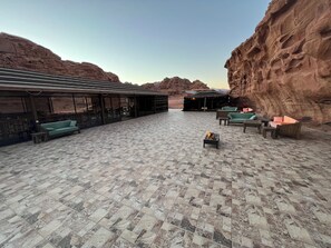 Terrace/patio - THE VILLAS - BEDOUIN BOUTIQUE RESORT (Wadi Rum)