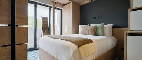 1 bedroom, desk, iron/ironing board, WiFi