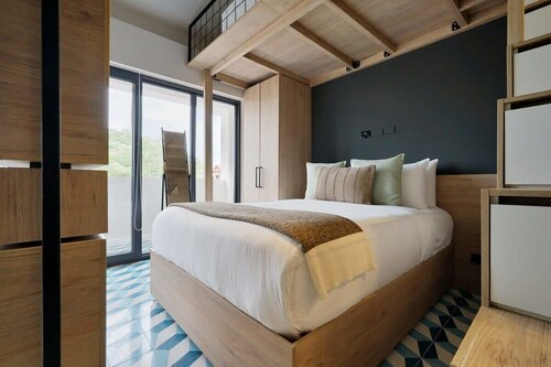 w* | Sophisticated Loft in Santa Ana