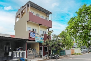 Front of property - OYO 91974 Alfisal Syariah (Batam)