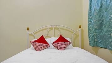 غرفة مزدوجة عادية | مساحة عمل للكمبيوتر المحمول وواي فاي مجانًا وملاءات أسرّة