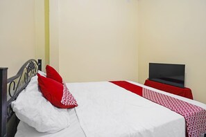 Standard Double Room | Laptop workspace, free WiFi, bed sheets - OYO 91974 Alfisal Syariah (Batam)
