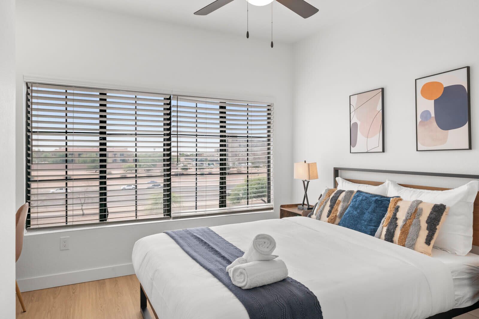 2 bedrooms, desk, iron/ironing board, WiFi