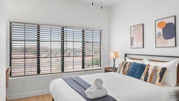 2 bedrooms, desk, iron/ironing board, WiFi