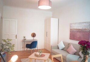 TV - Central, quiet apartment - Kitchen | WiFi | TV (Berlin)