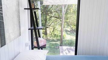 1 bedroom, bed sheets