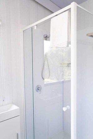 Bruser, hårtørrer, håndklæder, Shampoo