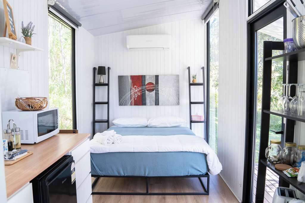 1 bedroom, bed sheets