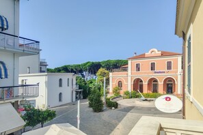 Property grounds - Bordopineta Center - Central and bright apartment (Pineto)