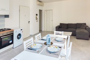 TV - Bordopineta Center - Central and bright apartment (Pineto)
