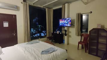 1 chambre, bureau, fer et planche à repasser, Wi-Fi