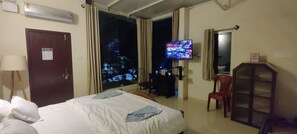 1 bedroom, desk, iron/ironing board, WiFi