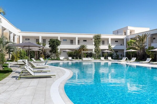 Seasonal outdoor pool, pool umbrellas, sun loungers