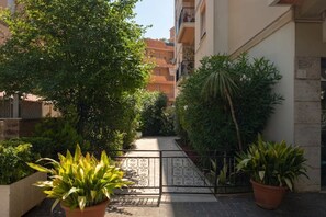 Property grounds - Flat with Balcony • Kitchen | WiFi | Sea | Shops (Lido di Ostia)