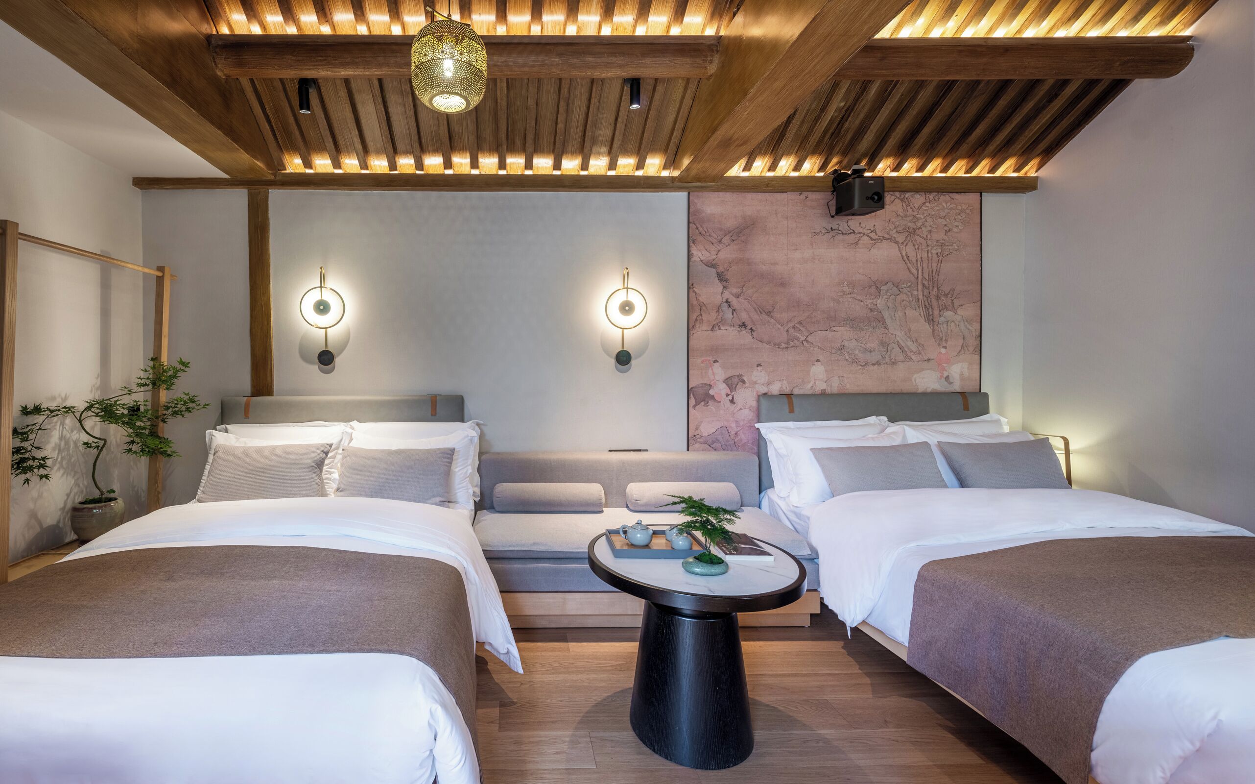 Rom, 2 queensize-senger, hageutsikt | Individuelt dekorert, individuelt innredet og wi-fi (inkludert)