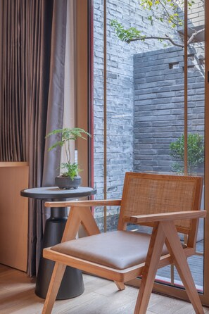 碧窗梦 | 起居区 | 加热地板、电脑显示器、打印机