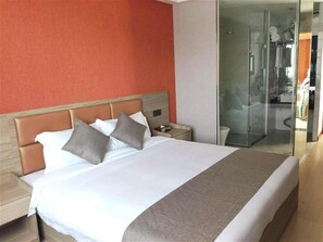 Espacio para trabajar con laptop, insonorización y wifi gratis 