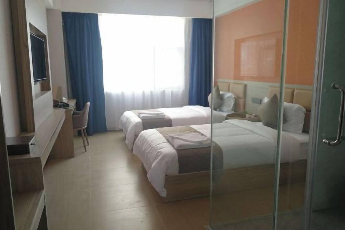 Laptop workspace, soundproofing, WiFi (free), bed sheets