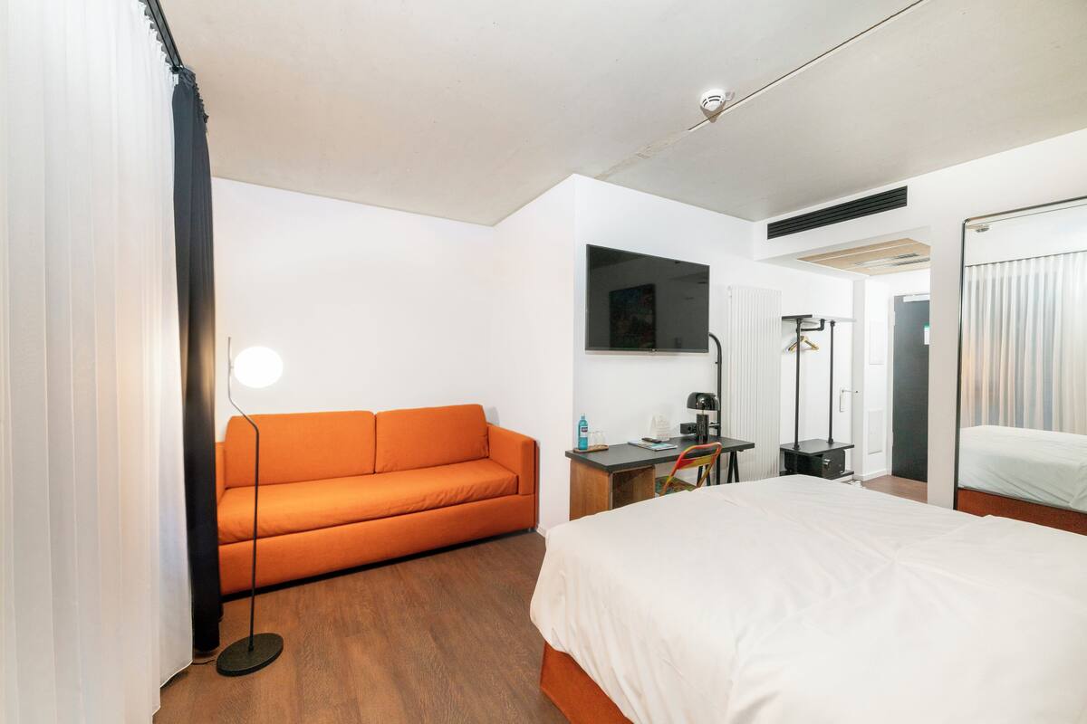 Chambre Familiale | Literie hypoallergénique, coffres-forts dans les chambres, bureau
