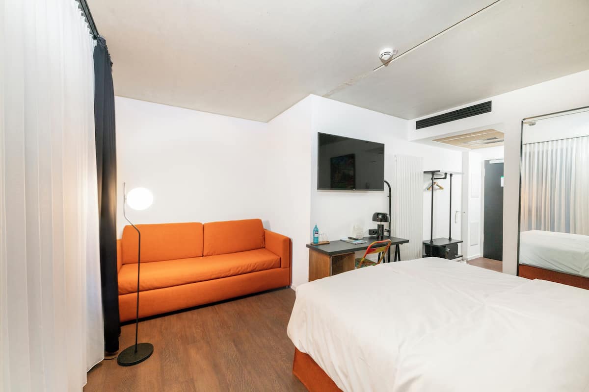 Chambre familiale | Literie hypoallergénique, coffre-fort, bureau
