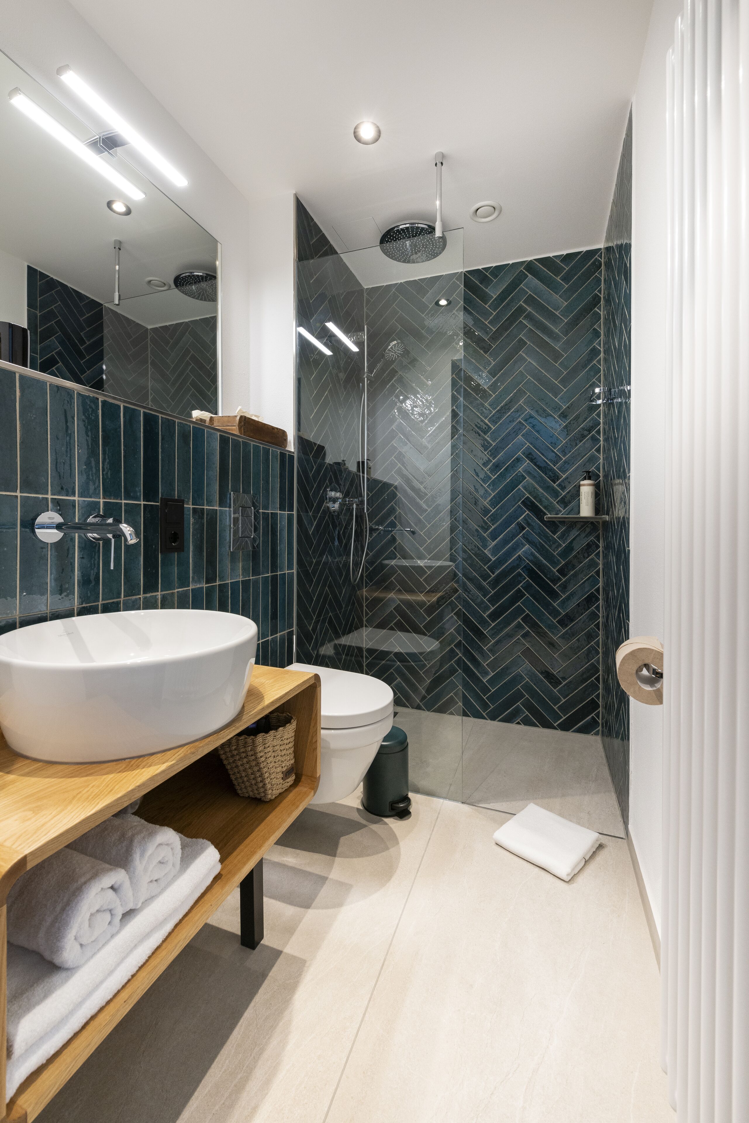 ヘアドライヤー、タオル、石鹸、シャンプー