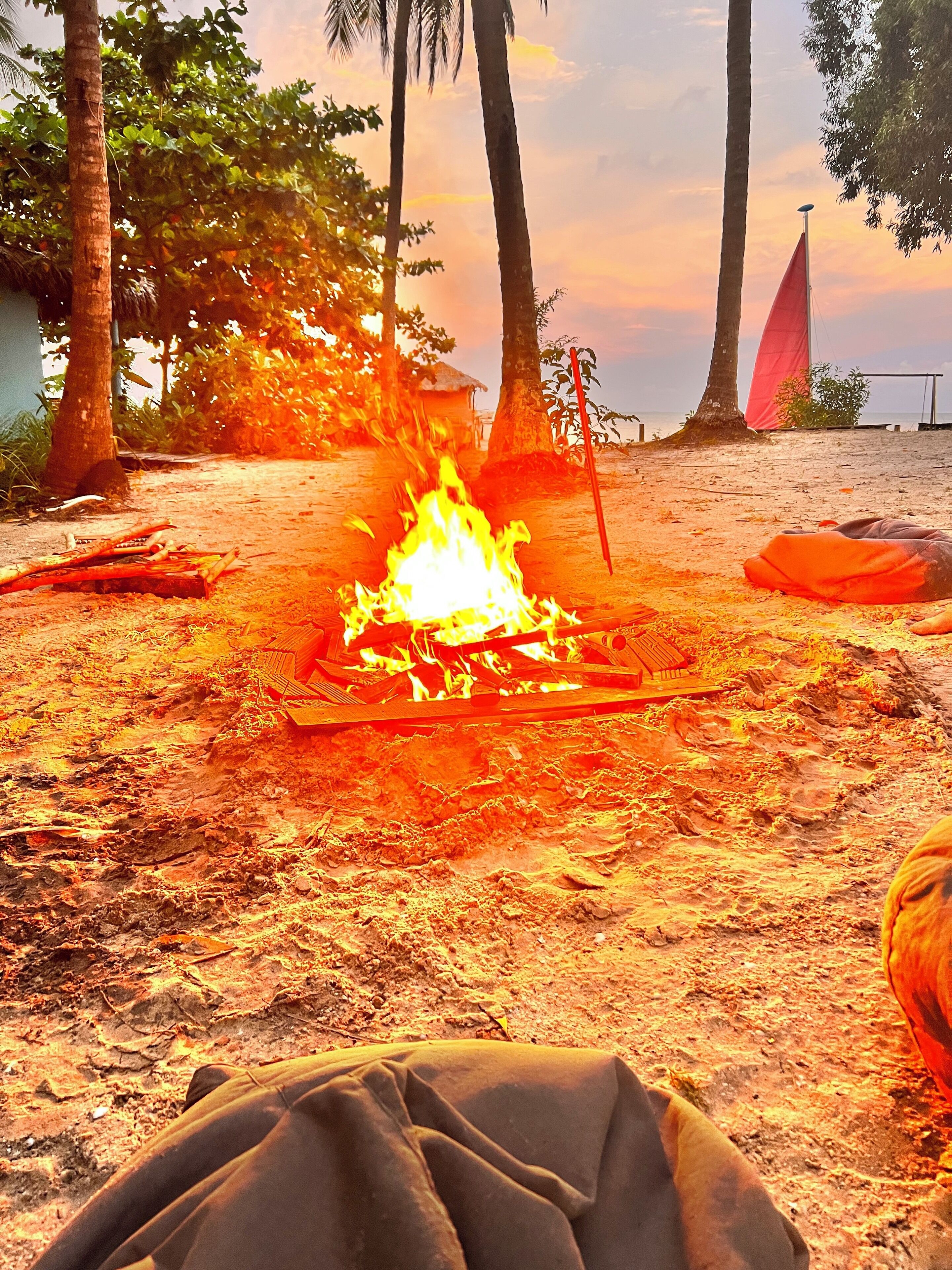 私家海滩、白沙、沙滩椅、间海滩酒吧