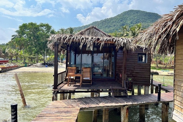 Panoramic Bungalow | 1 bedroom, pillowtop beds, minibar, desk