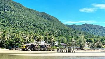 Private beach, white sand, sun-loungers, beach bar