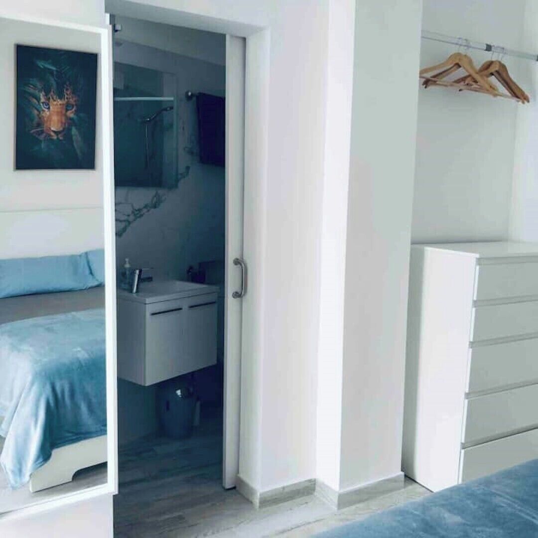 2 Schlafzimmer, Schreibtisch, Bügeleisen/Bügelbrett, Reisekinderbett