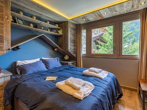 1 bedroom, free WiFi, bed sheets - Superb Ski-In/Ski-Out Apartment with Covered Parking and WiFi in Val-d'Isère (Val-d'Isère)