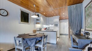 Unclassified image, 2 of 10, button - Ski-in/Ski-out Apartment for 4 in Tignes Val Claret with Wifi (Tignes)