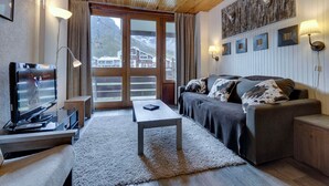 Unclassified image, 4 of 10, button - Ski-in/Ski-out Apartment for 4 in Tignes Val Claret with Wifi (Tignes)