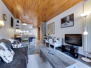 TV, ping pong - Ski-in/Ski-out Apartment for 4 in Tignes Val Claret with Wifi (Tignes)