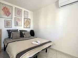 1 bedroom, free WiFi - Renovated apartment with shared pool, 4 sleeps, air conditioning, wifi, sea view terrace (Canet-en-Roussillon)